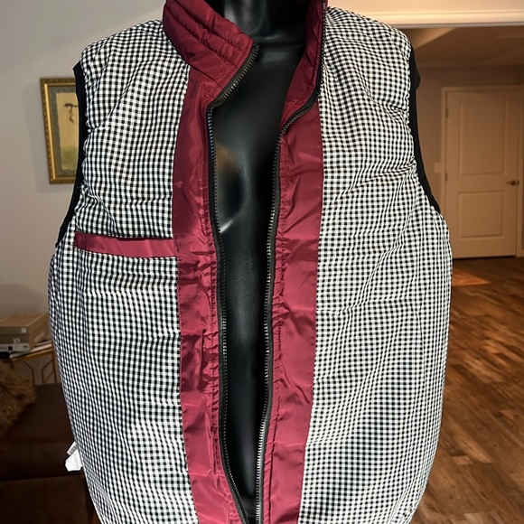 Sleeveless Vest | Large (feels like a Medium) | Unisex | Maroon - Picture 10 of 12